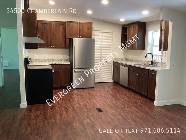 Building Photo - Private oasis with beautiful Columbia Rive...