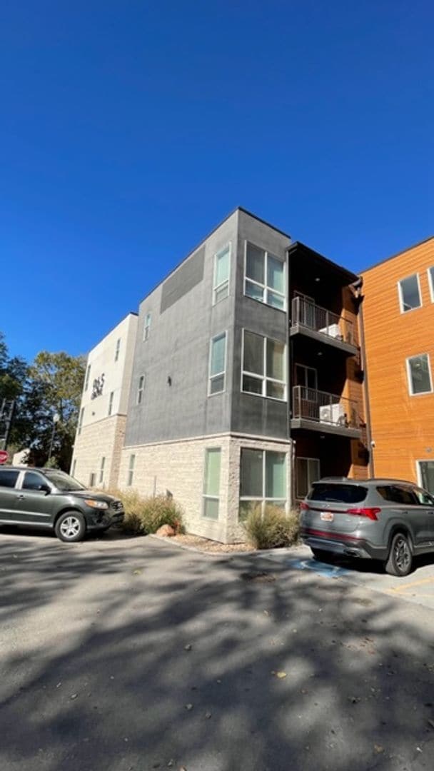 Building Photo - Beautiful 1 bed 1 bath apartment in Downto...