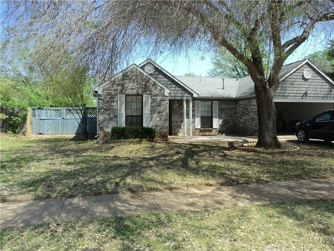 Photo - 2701 Fountainview Dr House