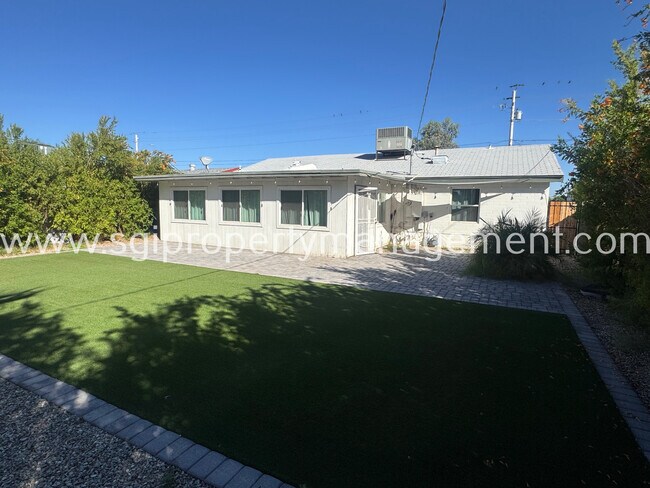 Foto del edificio - 1349 E Osborn Rd