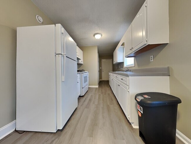 Foto del edificio - 481 Iota Ave S