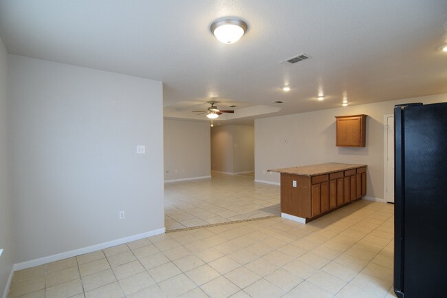 Building Photo - 203 Cedar Ridge Dr
