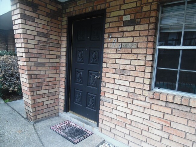 Building Photo - 1 BEDROOM CONDO IN METAIRIE.