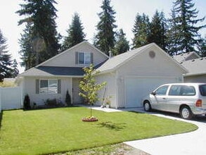 Building Photo - 9919 NE 65th St