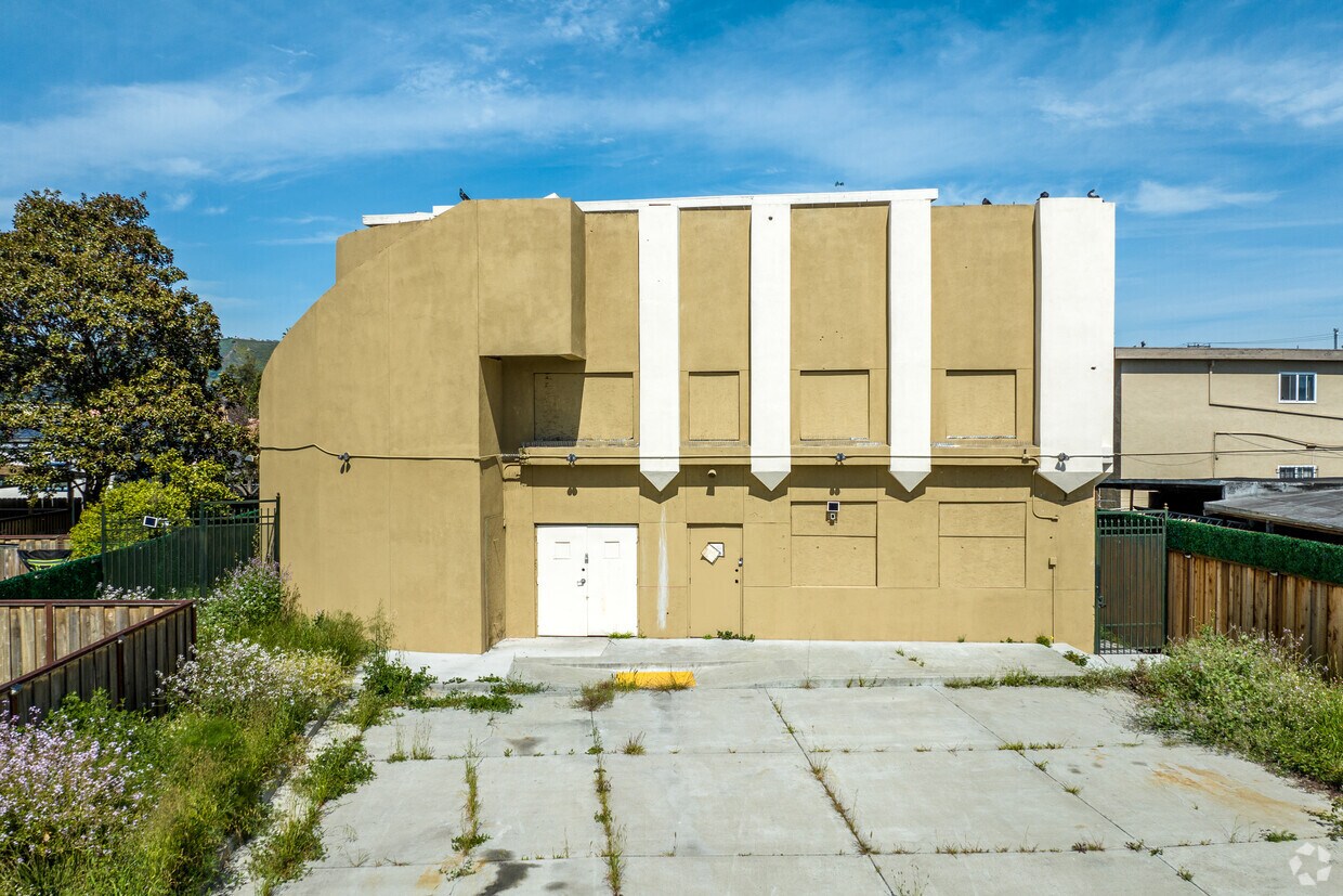 Entrada del edificio - 8024 Rudsdale St