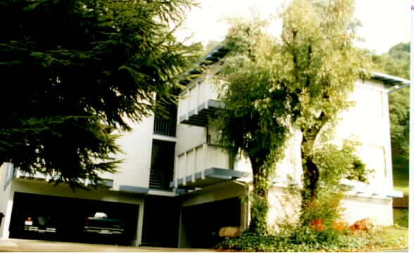 Building Photo - 8033 Greenridge Dr