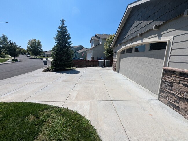 Foto del edificio - 1523 Sacajawea Ave