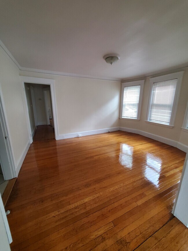 Building Photo - 33 Winslow Rd