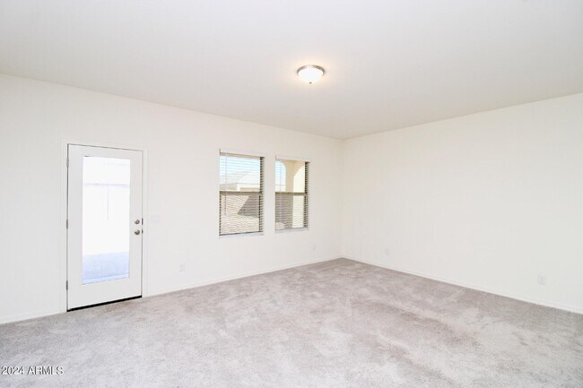 Building Photo - 2450 E Alonso Dr