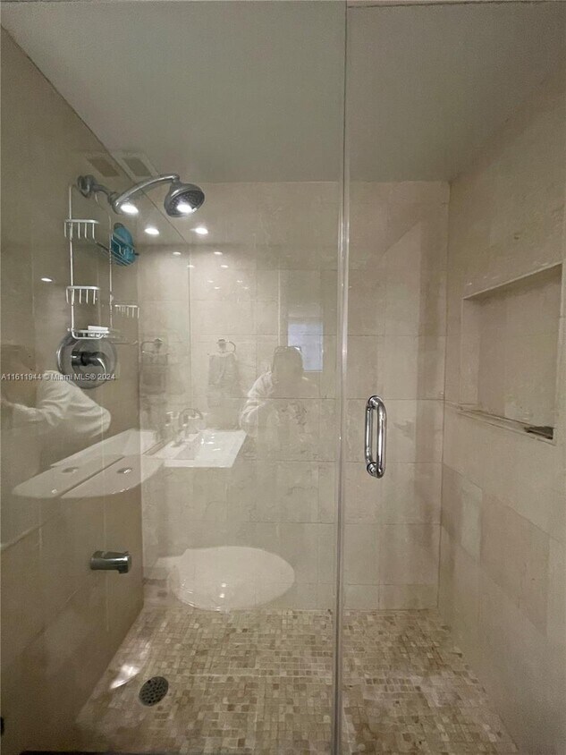 Foto del edificio - 150 Ocean Ln Dr