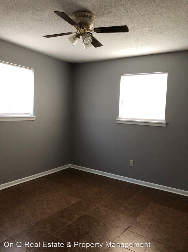 Building Photo - 3 br, 1.5 bath House - 215 Delta