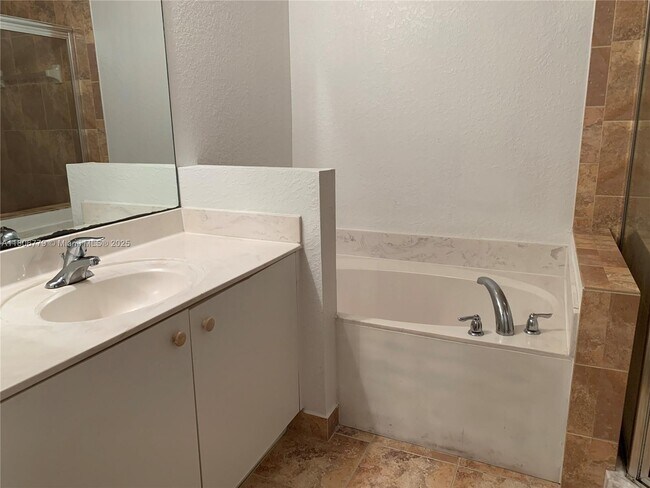 Foto del edificio - 1726 NE 6th St