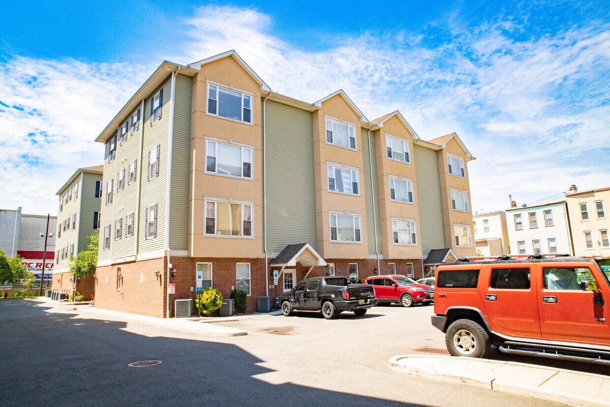 Primary Photo - 569 53rd St
