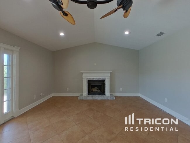 Foto del edificio - 8637 Leighton Dr