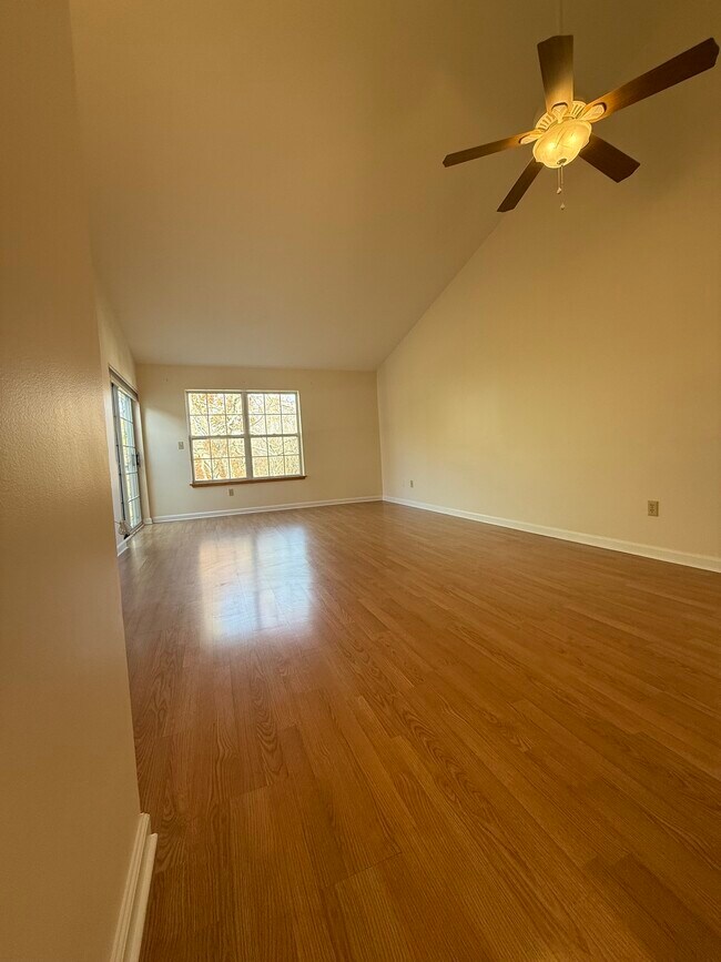 Foto del edificio - 504 Water Course Row