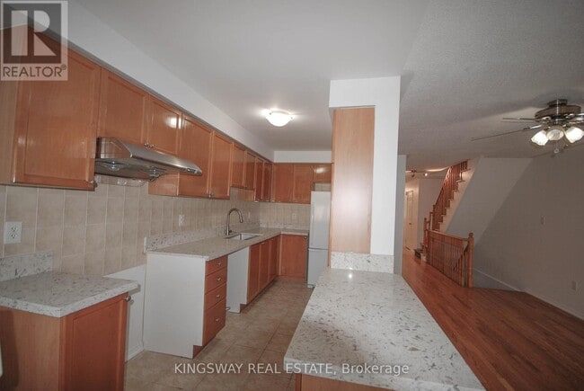 Photo du bâtiment - 5255-5255 Palmetto Pl