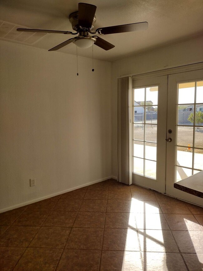 Building Photo - Case Grande - 3 bedroom 2 bath brick home ...