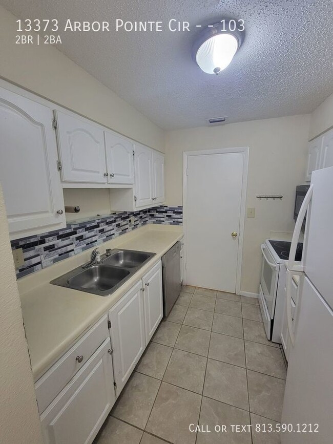 Building Photo - Spacious Tampa Apartment