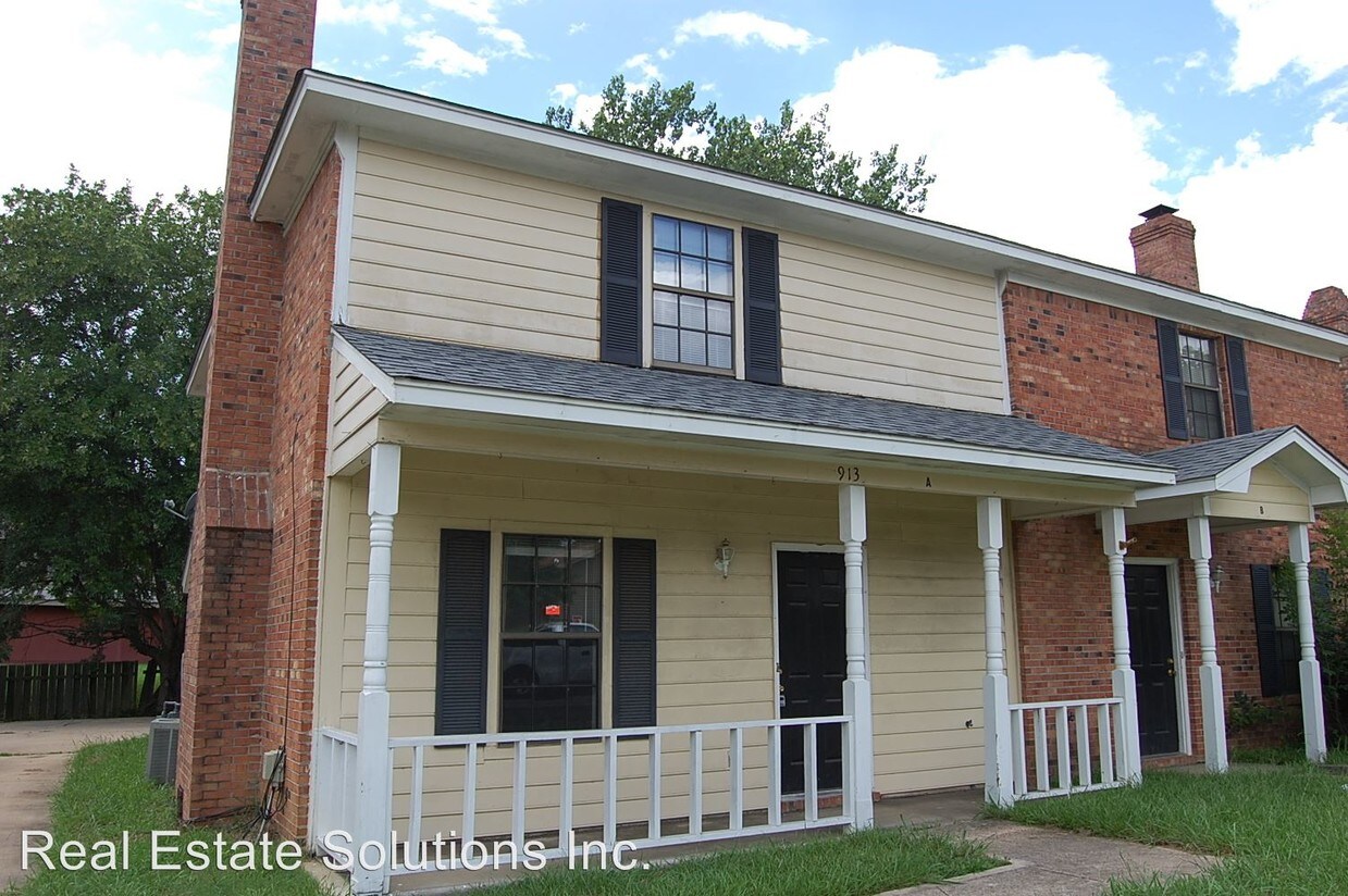 Primary Photo - 913 Glastonbury Cir