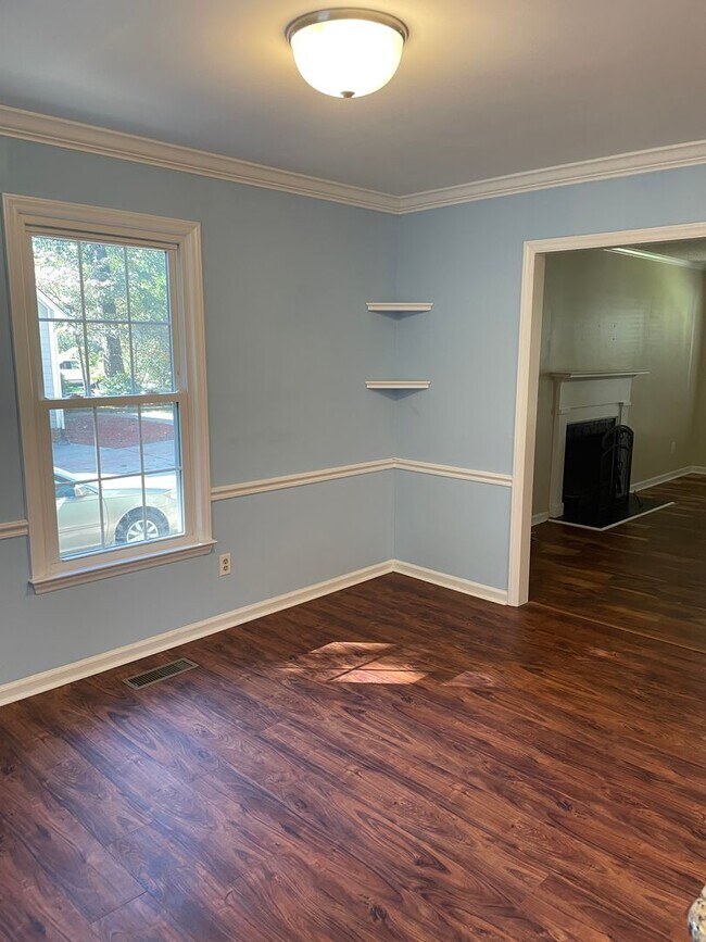 Foto del edificio - Updated 4 Bedroom Convenient to I-40, Shop...