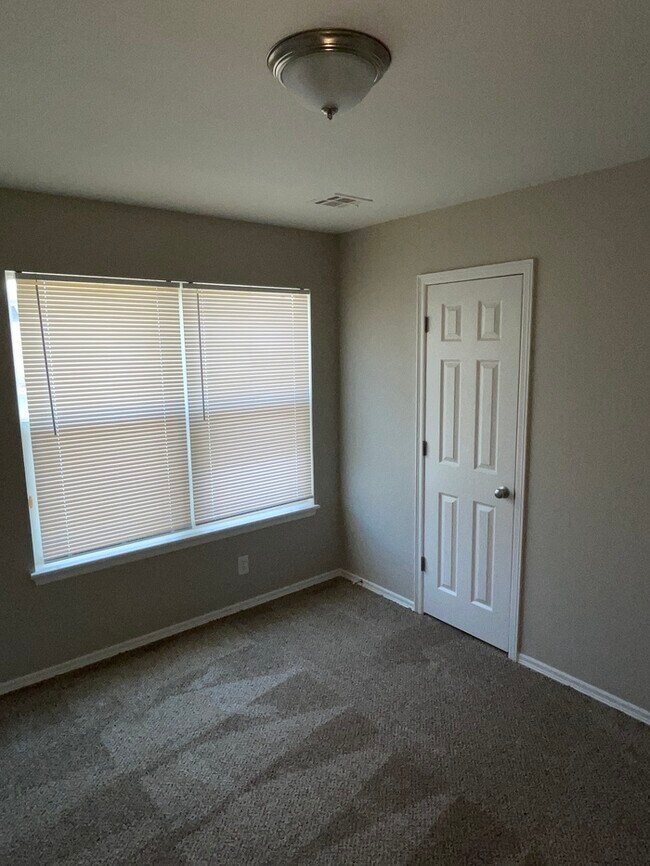 Foto del edificio - 10702 N 146th E Ave