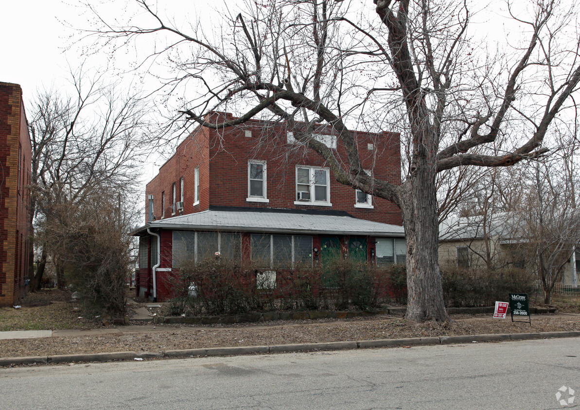 Primary Photo - The Manor House