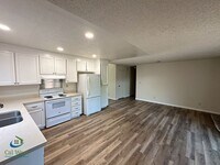 $4295 - 3 Bed/2 Bath Home on a Cul-de-sac near Coyote Creek in South San Jose/Small pet friendly!