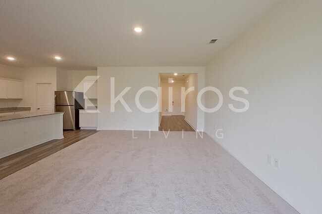 Building Photo - 639 Castillo Dr