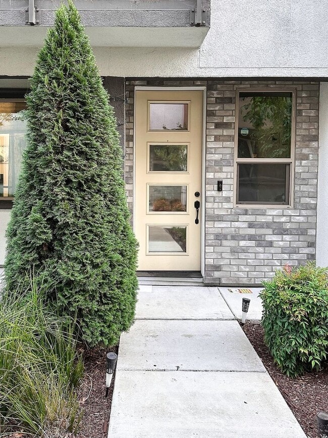 Foto del edificio - 25393 Parklane Dr