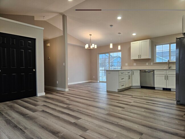 Building Photo - 1355 Yost Cir NE