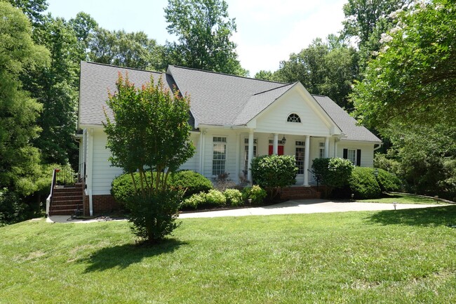 Foto del edificio - 4 Bedroom 3.5 bathroom Rental Home in Ford...