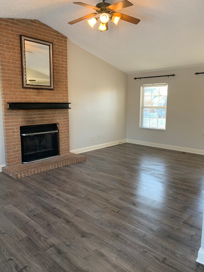 Building Photo - 9012 Ellersly Dr