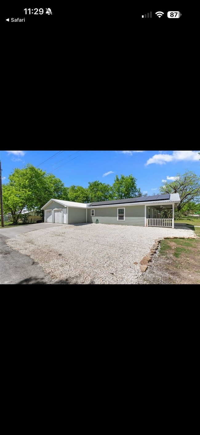 Building Photo - 900 N Bosque St
