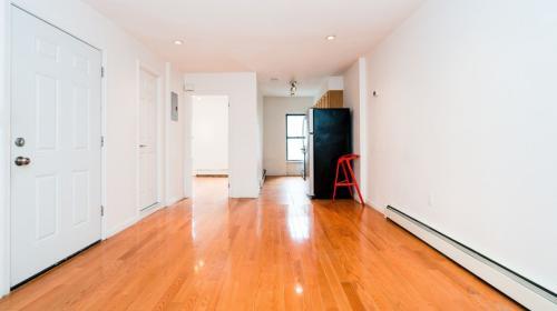 Foto principal - 739 Franklin Ave