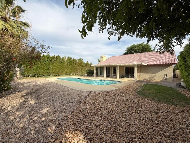 Building Photo - 68412 Descanso Cir