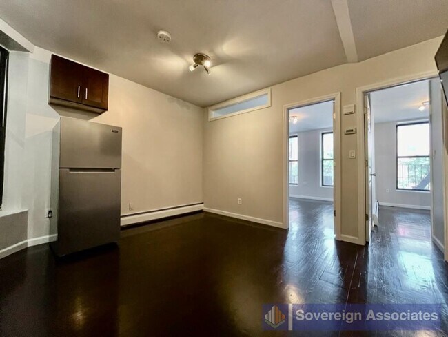 Foto del edificio - 386 Manhattan Ave