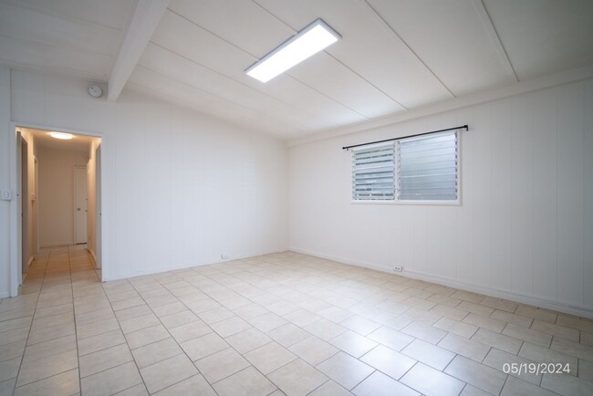 Building Photo - $3000.00 | 3bd/2.5ba UPGRADED Duplex In Wa...