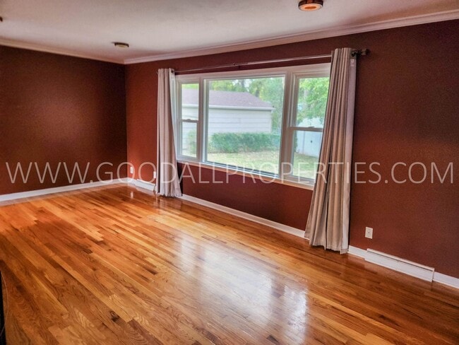 Building Photo - Charming 4-Bedroom Ranch in West Des Moines with a fenced in yard and a finished basement!!