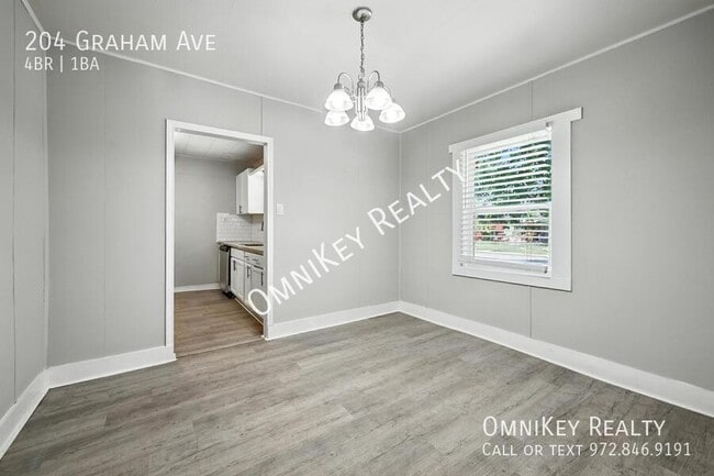 Building Photo - 204 Graham Ave