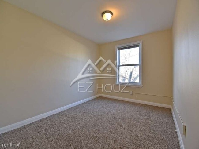 Building Photo - 2 br, 1 bath Apartment - 7507 Lange Street,B