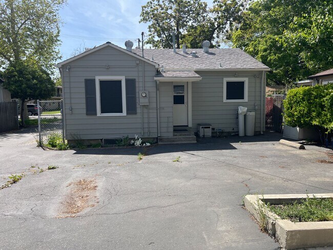 Building Photo - Cozy and convenient home in Downtown Davis