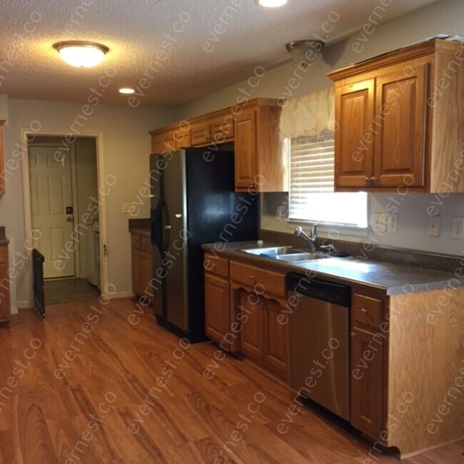 Building Photo - 5501 Silver Fox Cir
