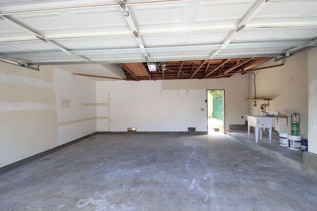 Building Photo - Coming Soon – Charming 3-Bedroom Townhome ...