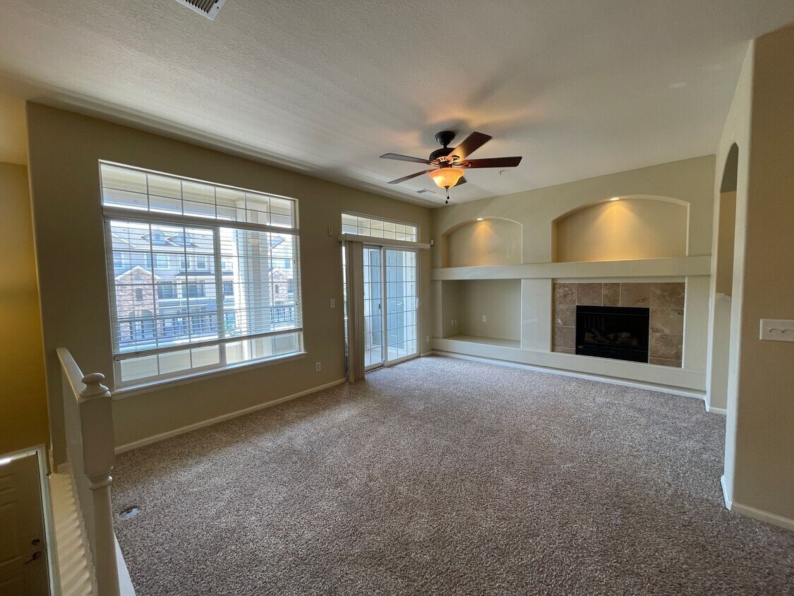 Primary Photo - An Inviting Lifestyle!