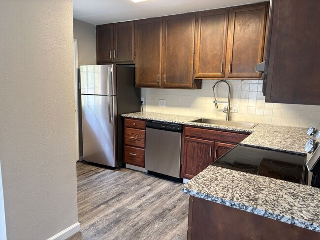 Foto del edificio - 4/2/2 Brick Home in Nice Sherman Neighborhood