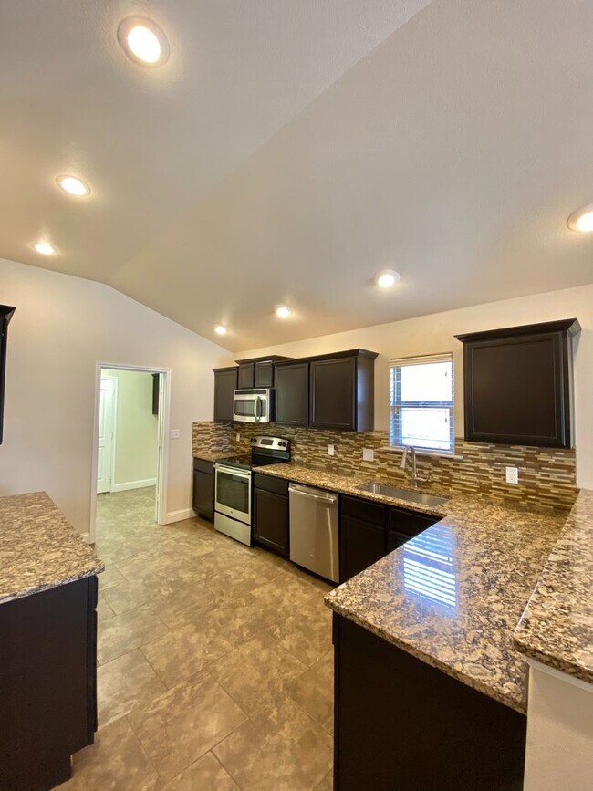 Foto del edificio - Move in Special!