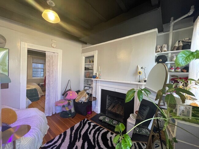 Foto del edificio - 2 Champney Pl