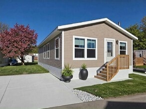 Building Photo - 203 Spruce Ln