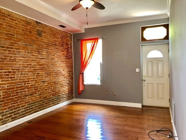 Building Photo - Charming 2 Bedroom/2 Bathroom Townhome in Federal Hill W/ Parking
