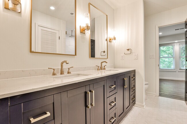 Foto del edificio - 504 Midtown Pl